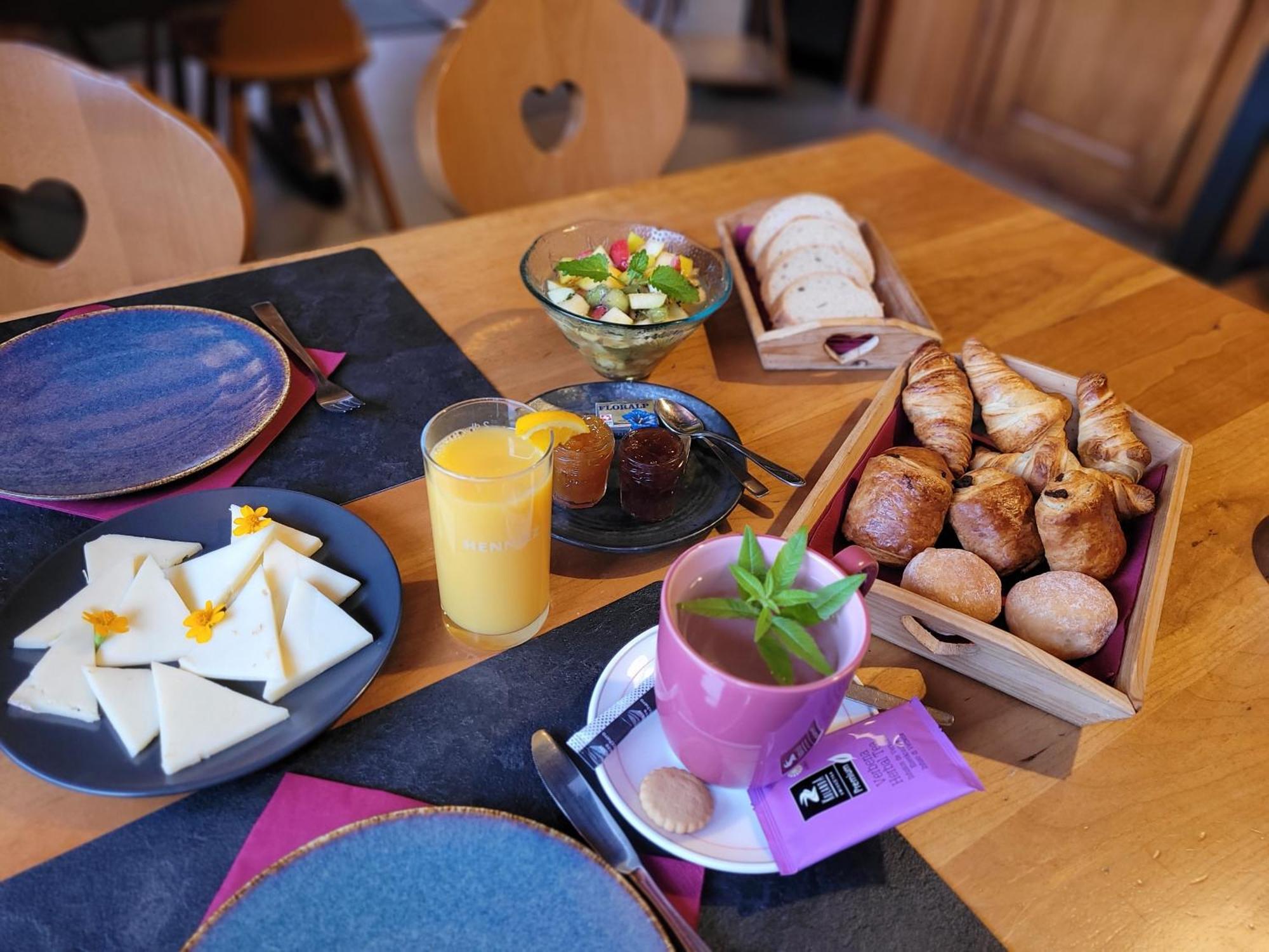 Le Mont-gele Inn Iserables